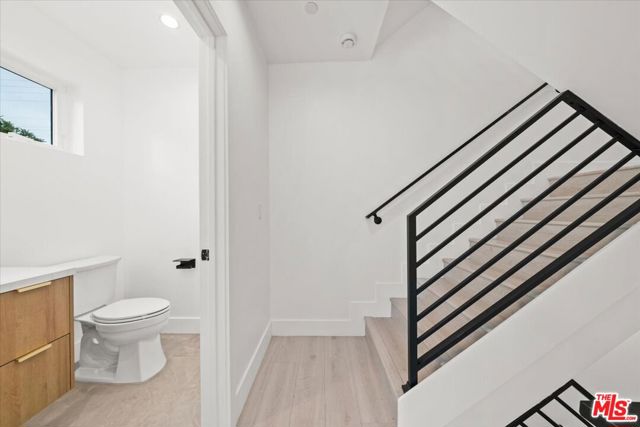 4922 S Centinela Avenue, Los Angeles CA: https://media.crmls.org/mediaz/611a67bb-b83e-45b5-a815-791bcfb9887e.jpg