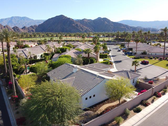 44520 Via Terra Nova, La Quinta CA: https://media.crmls.org/mediaz/611a911a-bc1a-453a-956f-26a5aa7e71cf.jpg