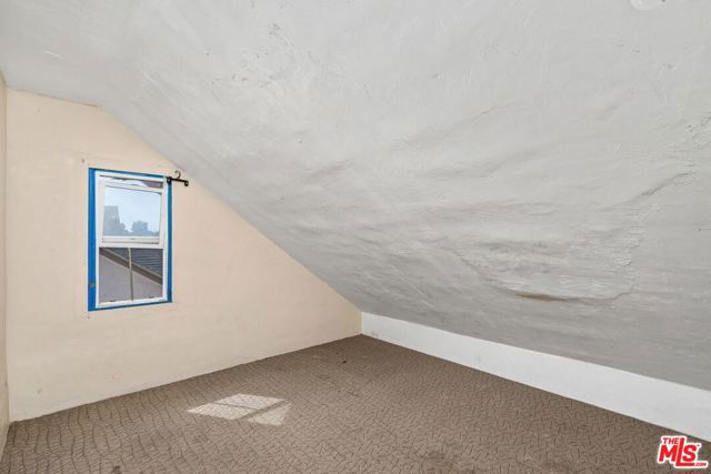 4812 Arlington Avenue, Los Angeles CA: https://media.crmls.org/mediaz/611abaf4-b15b-4513-b02b-468333146298.jpg