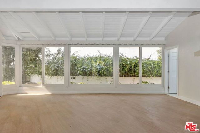 1084 W west Marshall Boulevard, San Bernardino CA: https://media.crmls.org/mediaz/611ae73f-2b27-40ef-8d4e-1a7d84407cda.jpg