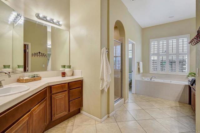 2706 VALLEYCREEK CIR, Chula Vista CA: https://media.crmls.org/mediaz/611b78fe-7ff7-4e16-9836-b2961edc450f.jpg