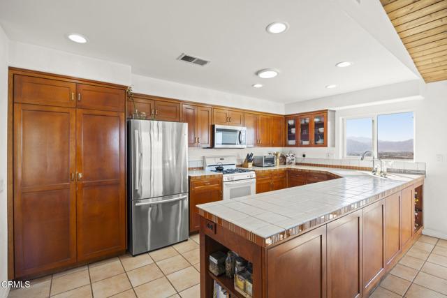 400 Alosta Drive, Camarillo CA: https://media.crmls.org/mediaz/611b80c5-705e-43d2-9754-7c0e3696f9d2.jpg