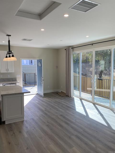 Detail Gallery Image 5 of 28 For 8545 Lemon Ave #1,  La Mesa,  CA 91941 - 2 Beds | 2 Baths
