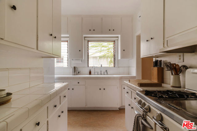 4426 Price Street, Los Angeles CA: https://media.crmls.org/mediaz/611bf376-d095-486f-ac8d-27b8812918f8.jpg