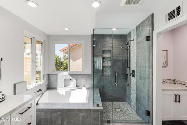12147 Alder Grove Street, Moorpark CA: https://media.crmls.org/mediaz/611c8bf5-a019-4995-85b5-e72f7bf1f461.jpg