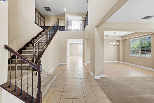 2255 Sugarloaf Ct, Brentwood CA: https://media.crmls.org/mediaz/611d4474-9f3c-41bc-ab6d-83cde0218e14.jpg