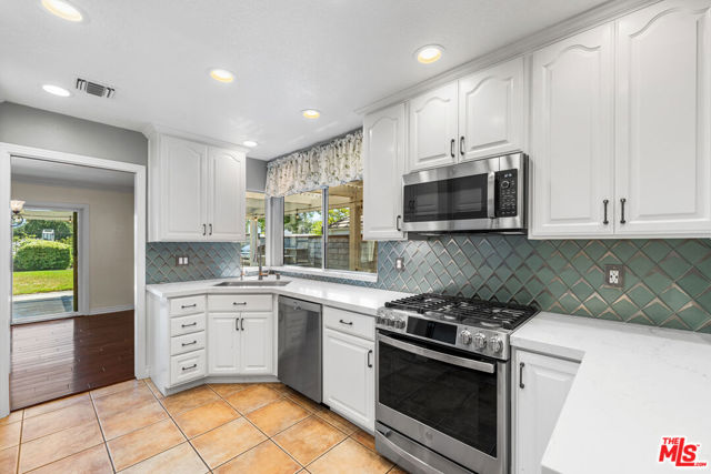 26065 Bellis Drive, Valencia CA: https://media.crmls.org/mediaz/611d8215-6b8a-440b-963c-76f71d1465e6.jpg