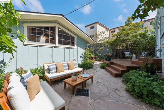 Image 44 of 60 For 2035 Francisco St