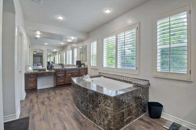 Image 19 of 48 For 993 Hawthorne Creek Dr