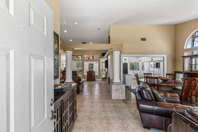340 Augusta Drive, Palm Desert CA: https://media.crmls.org/mediaz/611e58d4-3777-464b-9b30-9c8fa5490bda.jpg