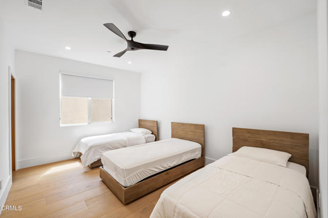 1520 Viewpoint Drive, Oxnard CA: https://media.crmls.org/mediaz/611ead2e-c3b0-43af-a84f-c14f87eb8956.jpg