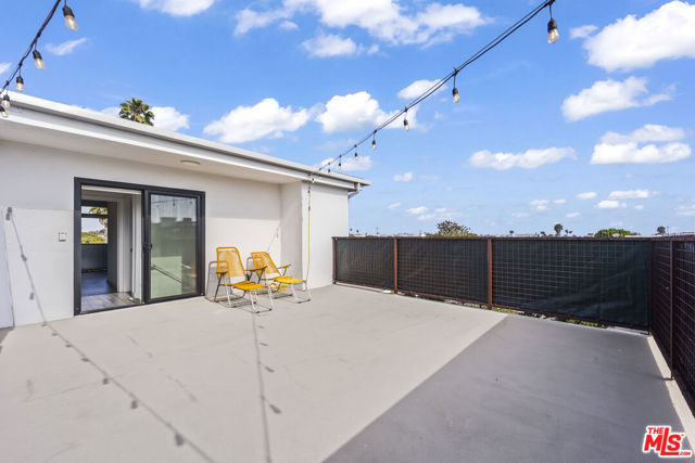 1254 9th Street, Santa Monica CA: https://media.crmls.org/mediaz/611ec801-d88b-4b59-871c-77a0808afa64.jpg