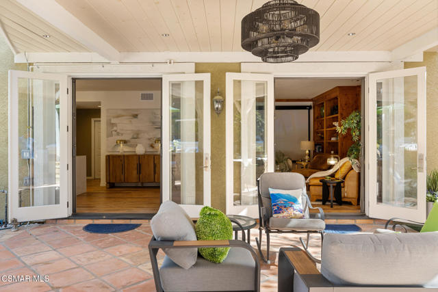 24587 Lola Lane, Newhall CA: https://media.crmls.org/mediaz/611eea6e-37f4-4162-b80b-cc0a8c3ae8ae.jpg