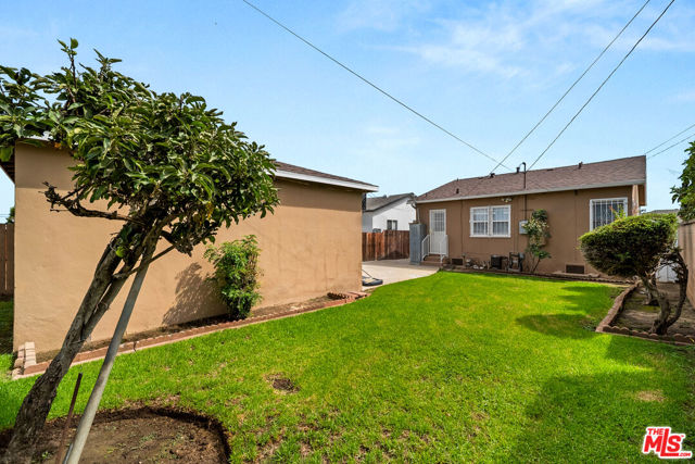 3961 W 64th Street, Los Angeles CA: https://media.crmls.org/mediaz/611f7c07-1c1d-41a8-870f-80541b37b076.jpg