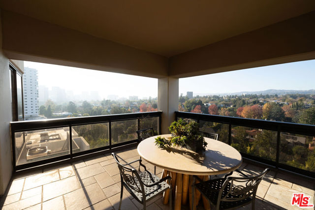 10445 Wilshire Boulevard, Los Angeles CA: https://media.crmls.org/mediaz/611fc6aa-0c78-4016-8717-73a290dea0f6.jpg