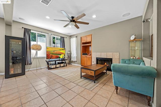 5736 Idlewood Street, Dublin CA: https://media.crmls.org/mediaz/611fcf61-b456-42da-aa89-e93a188c083e.jpg