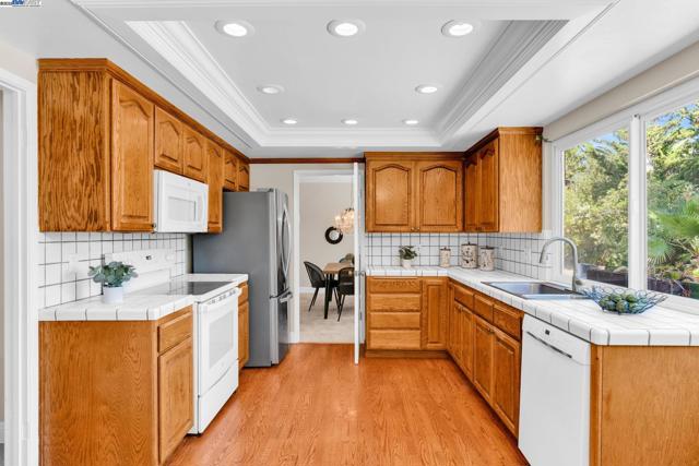 38 Barcelona Pl, Danville CA: https://media.crmls.org/mediaz/612003ee-82d8-48bc-85c7-453bf1f86d20.jpg