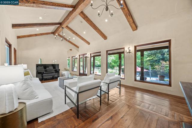 80 Rheem Blvd, Orinda CA: https://media.crmls.org/mediaz/61211489-7db9-4e16-acfc-ffedb6031f8b.jpg