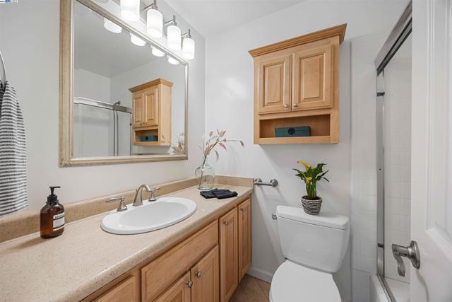 Image 26 of 33 For 720 Fargo Ave  14