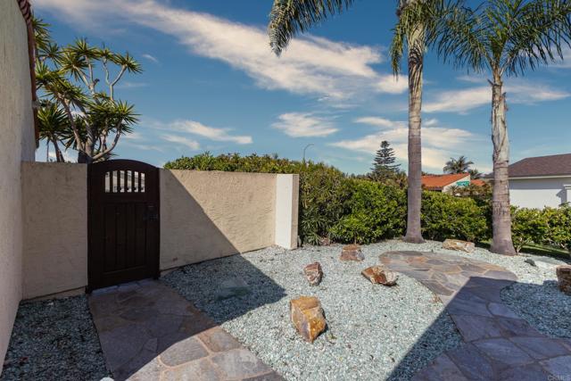 6462 Camino Del Parque, Carlsbad CA: https://media.crmls.org/mediaz/6121db81-8f55-410e-ab72-11ffa740a505.jpg