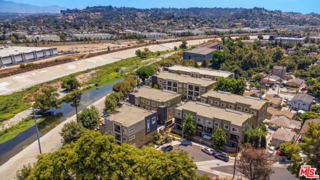2974 Ripple Place, Los Angeles CA: https://media.crmls.org/mediaz/6122312e-6e15-4c02-bdb4-1bdaba4c202e.jpg