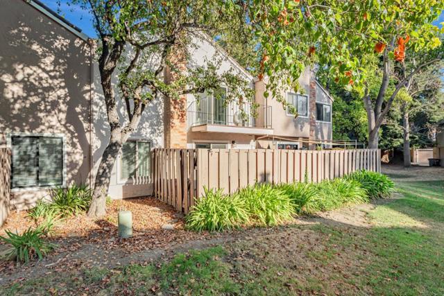 2559 Lancaster Court, Santa Clara CA: https://media.crmls.org/mediaz/61224a8e-ccd4-45a8-9e3c-411ad4e36e4b.jpg