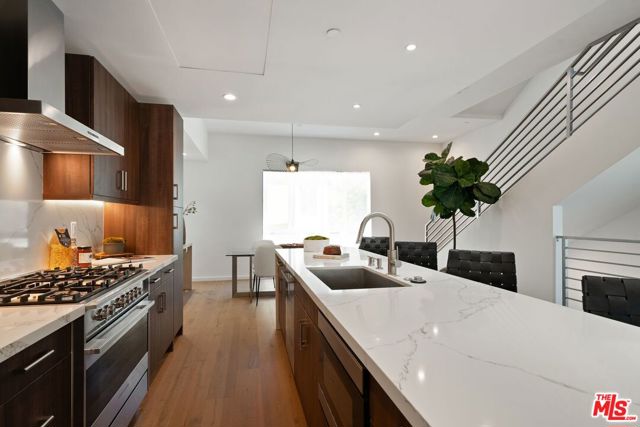 12614 Venice Boulevard, Los Angeles CA: https://media.crmls.org/mediaz/61227552-c7e6-40a5-a9e1-75499d1ebcd6.jpg