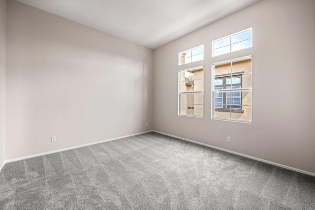 Detail Gallery Image 23 of 39 For 638 Sumner Way #2,  Oceanside,  CA 92058 - 4 Beds | 2/1 Baths