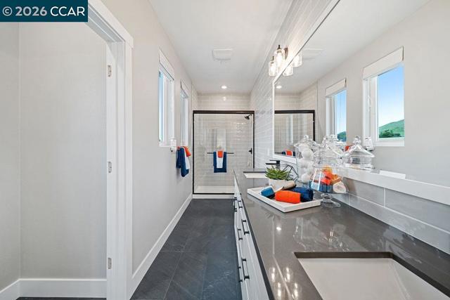 27264 Cosmo Ct, Hayward CA: https://media.crmls.org/mediaz/6122d8da-37d4-41d3-bdfa-a34aca77112d.jpg