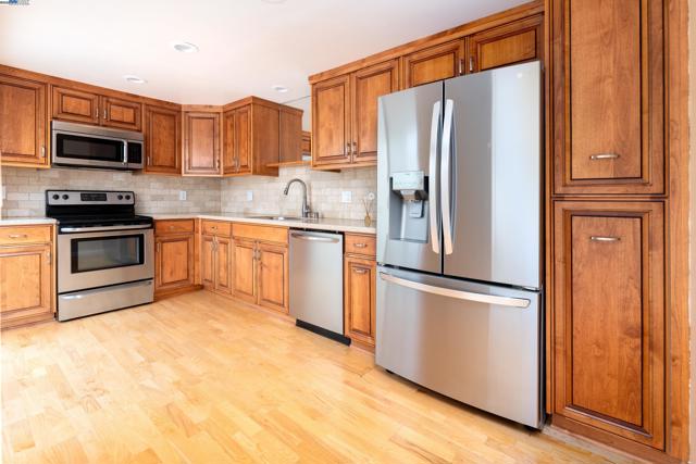 1141 PTARMIGAN DR, Walnut Creek CA: https://media.crmls.org/mediaz/61232560-9501-43c9-b9d9-e1f56255296a.jpg