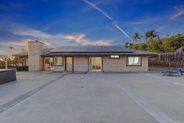929 Chumash Trail, Vista CA: https://media.crmls.org/mediaz/612358c4-d2d8-4760-92d0-16964eddc0c4.jpg