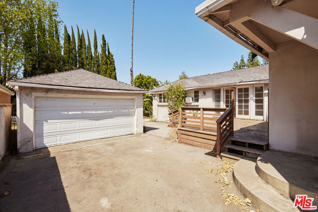 14273 Greenleaf Street photo 5