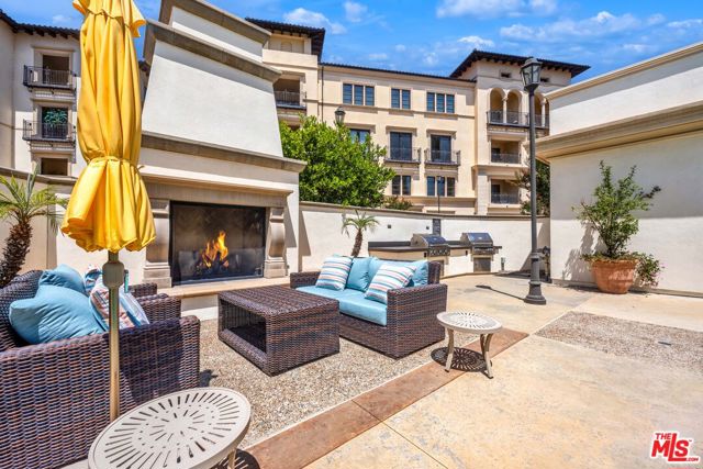23500 Park Sorrento, Calabasas CA: https://media.crmls.org/mediaz/612405ef-96b5-4575-adde-f80a5f503082.jpg