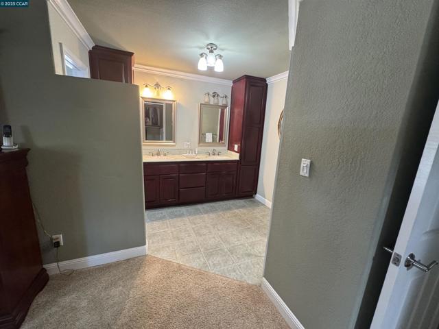 898 Luxury Dr, Concord CA: https://media.crmls.org/mediaz/6124e067-bd14-491c-831a-5f5b1fbbec94.jpg