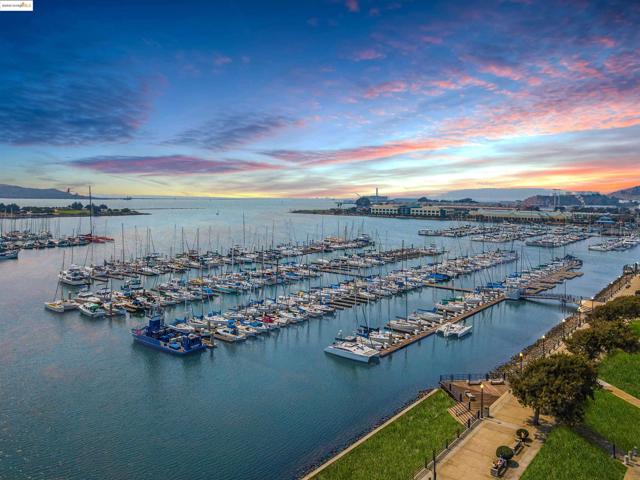 102 Waterview Dr, Richmond CA: https://media.crmls.org/mediaz/6124fa5e-2264-4cdc-a5b3-235f2676293a.jpg