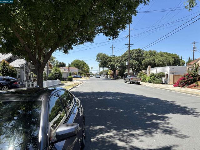 415 W 9Th St, Antioch CA: https://media.crmls.org/mediaz/612571be-a3b4-4eb5-885e-9d3b0a2062af.jpg