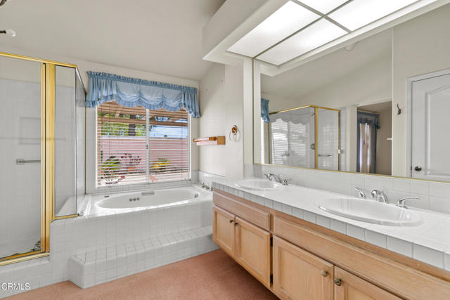 712 Rosebud Drive, Oxnard CA: https://media.crmls.org/mediaz/6125d98e-9c2a-45bf-bb4a-ecd2204d1f66.jpg