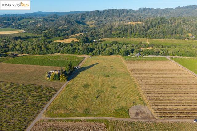 838 Dry Creek, Healdsburg CA: https://media.crmls.org/mediaz/61260372-6a93-49bf-ac00-daf67c82c0d6.jpg