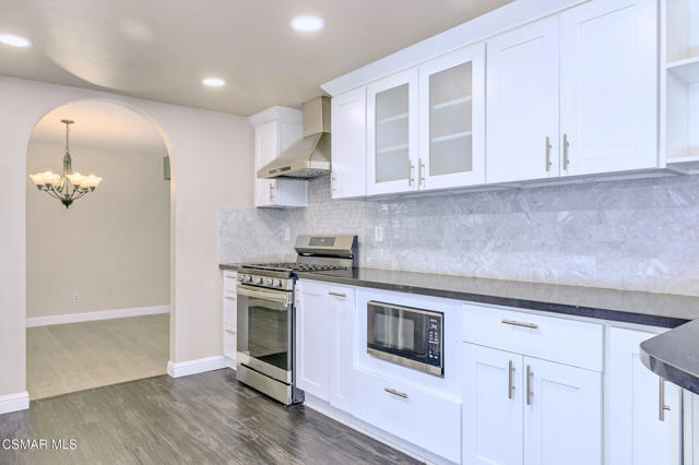 6058 Hedgewall Drive, Westlake Village CA: https://media.crmls.org/mediaz/612700df-26fa-4342-ac76-c591fc8f8384.jpg