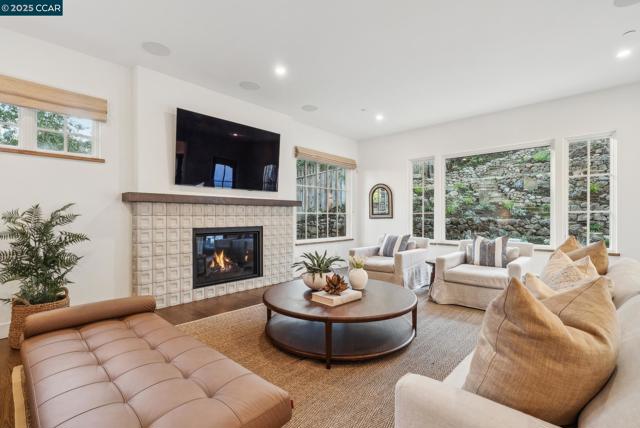Image 4 of 60 For 1121 Rahara Dr.