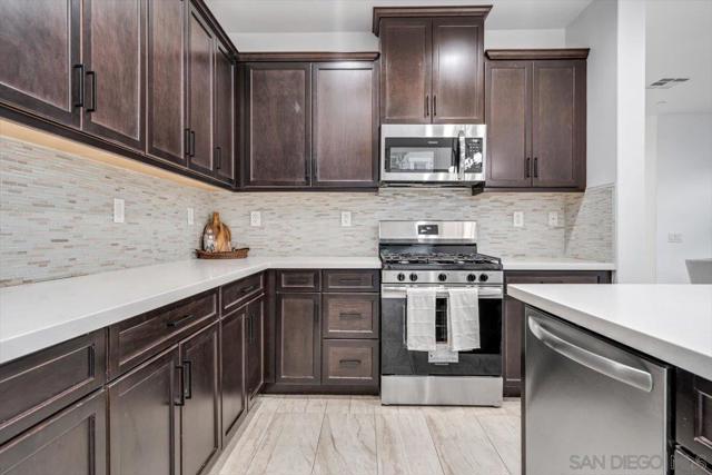 13214 Spring Mountain Rd, Lakeside CA: https://media.crmls.org/mediaz/61275a04-016c-4178-a2f0-c323d556e17a.jpg