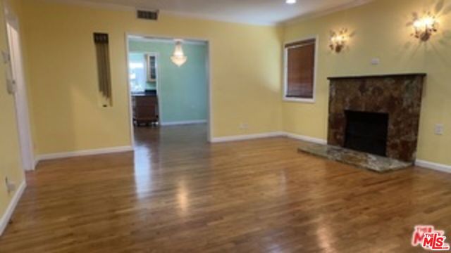 1903 S Westgate Avenue, Los Angeles CA: https://media.crmls.org/mediaz/612792aa-f259-4150-876d-d40e22c79e25.jpg