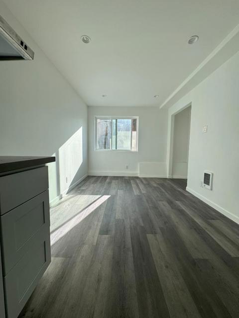 139 Bridgeview Drive, San Francisco CA: https://media.crmls.org/mediaz/61280d0a-5e31-4ec5-801e-78a78d3d15f7.jpg