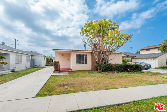 12926 Bonaparte Avenue, Los Angeles CA: https://media.crmls.org/mediaz/61283a61-b73f-43d5-965e-38a02eb2e8af.jpg