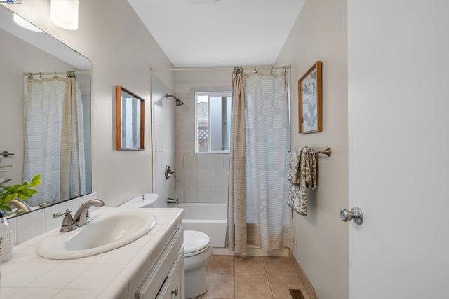 5266 Troy Ave, Fremont CA: https://media.crmls.org/mediaz/612883dd-3805-46b4-952e-b16ca7430b10.jpg