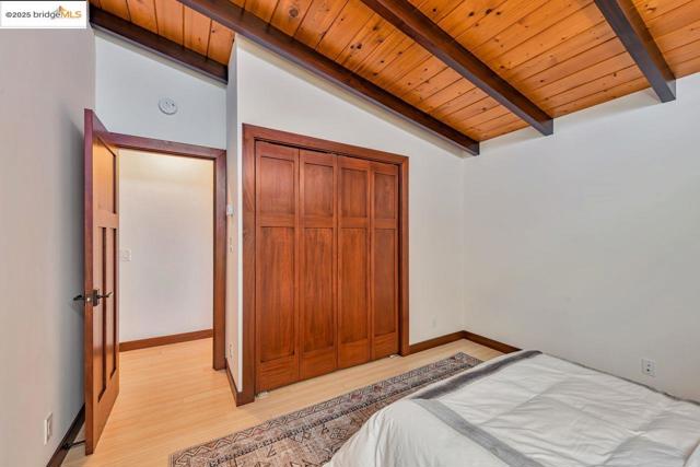 6815 Paso Robles Dr, Oakland CA: https://media.crmls.org/mediaz/61288b4b-5823-4412-813b-e11b76392326.jpg