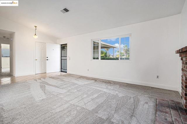 1916 Gamay DR, Oakley CA: https://media.crmls.org/mediaz/61289019-142c-4284-ab51-ff53a79e1cb5.jpg