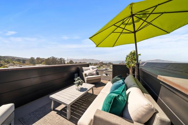 2853 Broderick Street, San Francisco CA: https://media.crmls.org/mediaz/6128dd50-921d-4d44-82e4-9d49be0c8420.jpg
