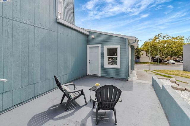 9700 Macarrthur Blvd., Oakland CA: https://media.crmls.org/mediaz/61296434-c8ae-4c6e-b9cf-43e946a32092.jpg