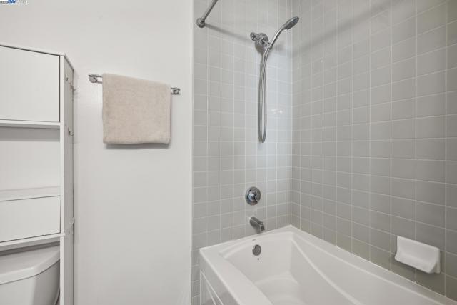 Image 41 of 46 For 1007 41st St  441